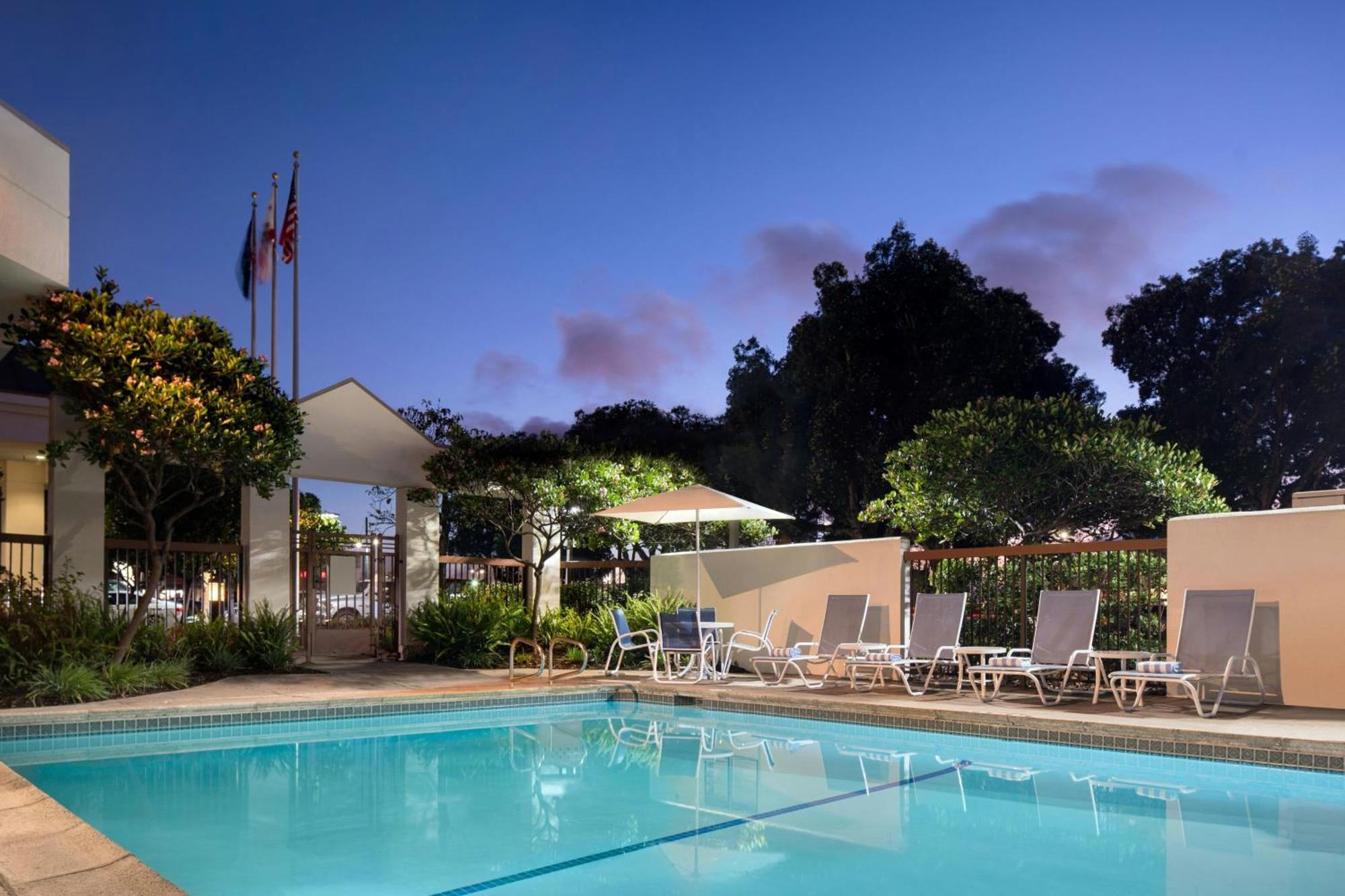 Four Points By Sheraton - San Francisco Bay Bridge Эмеривилл Экстерьер фото